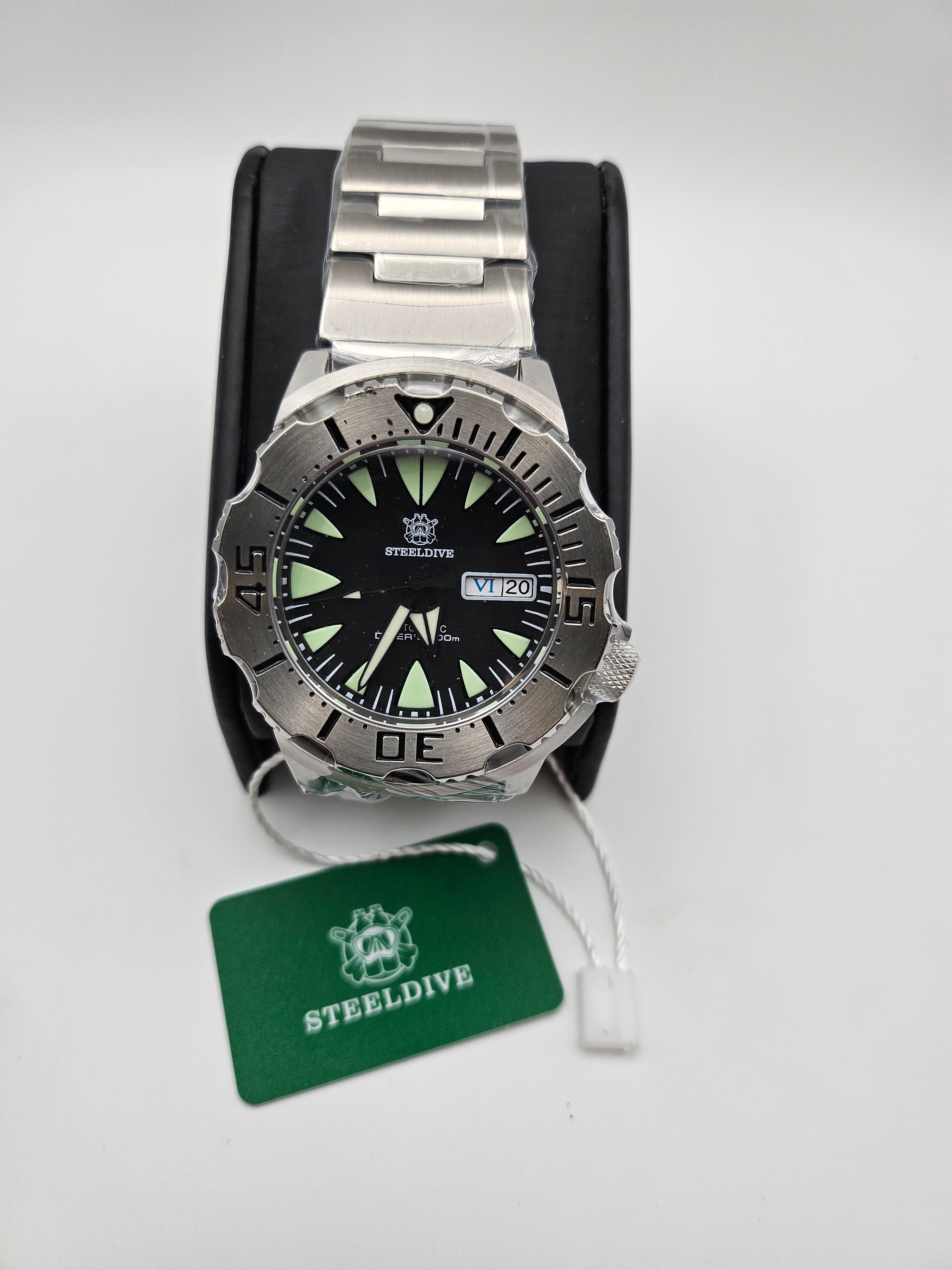 Steeldive SD1984 "MONSTER". NH36. Black Dial. Stainless Steel Bracelet