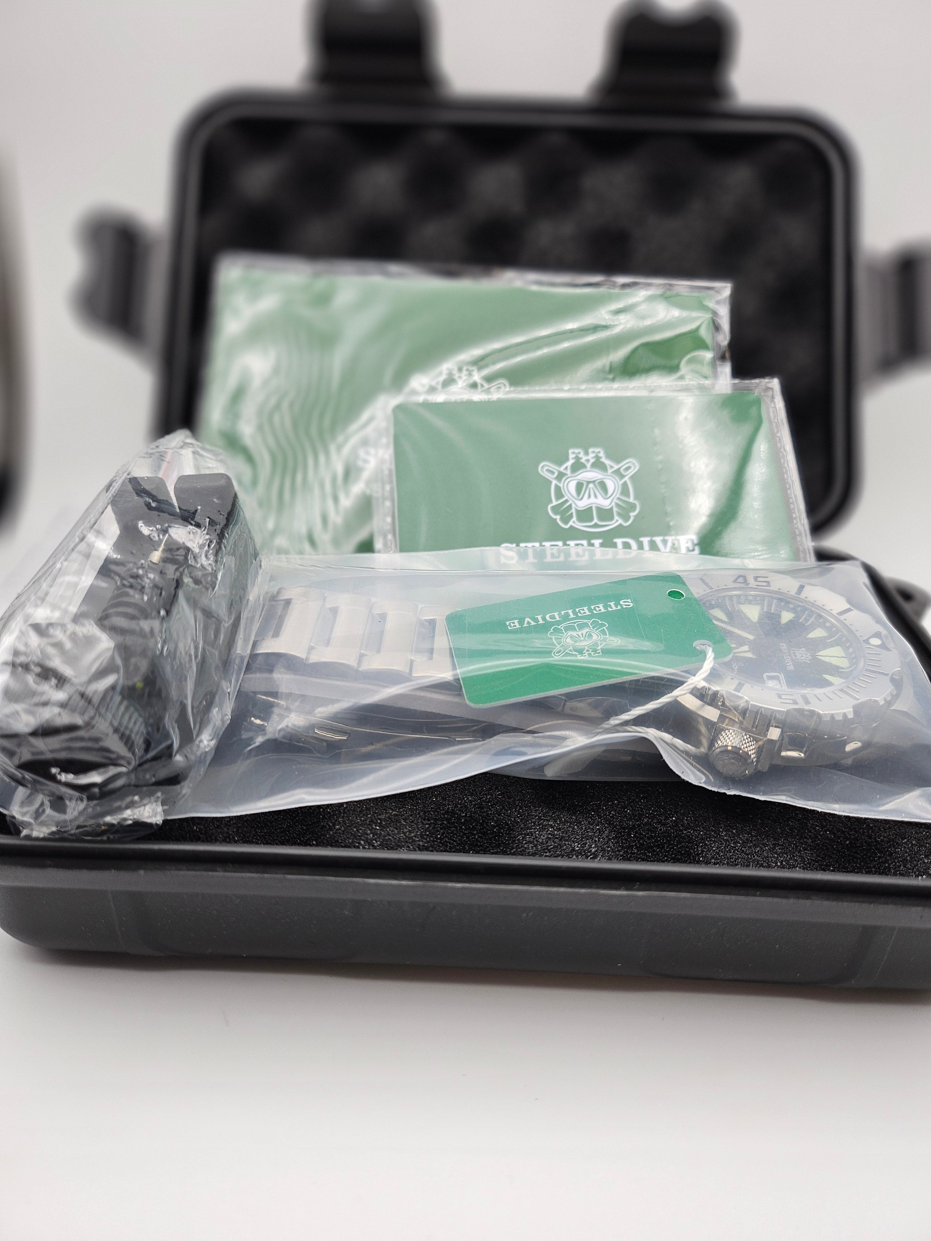 Steeldive SD1984 "MONSTER". NH36. Black Dial. Stainless Steel Bracelet