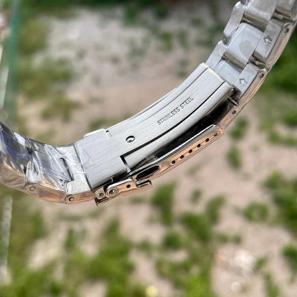 Steeldive "Captain Willard Turtle". White Dial. Luminous Hands. 200 meters. NH35