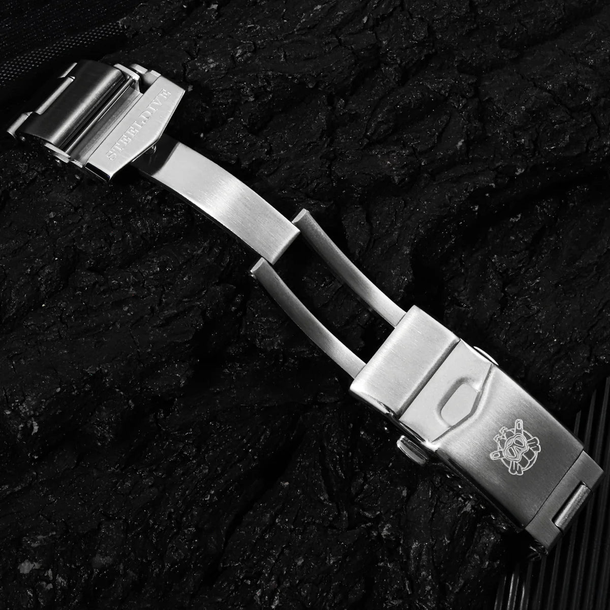 Steeldive "Captain Willard Turtle". Black Dial. NH35. SD1970